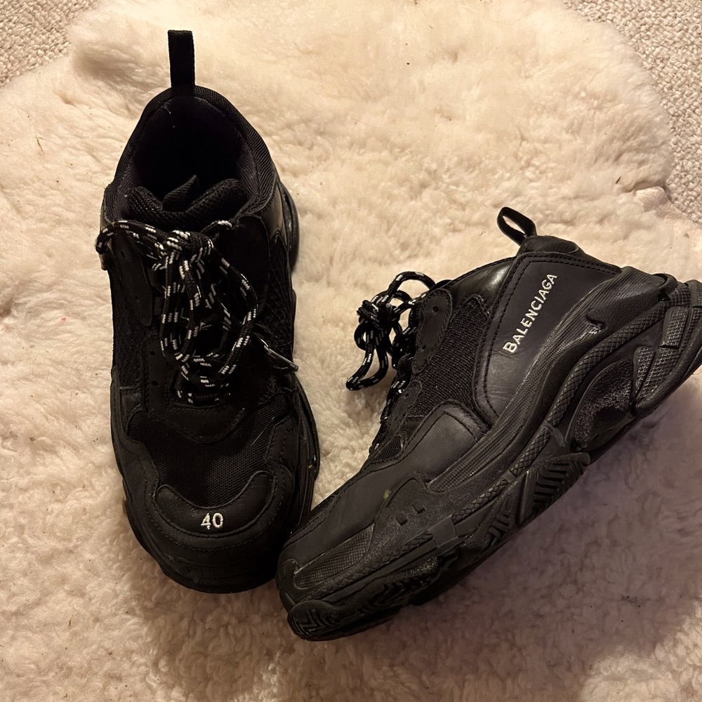 authentic black balenciaga triple s sneakers size 40(8.5)!